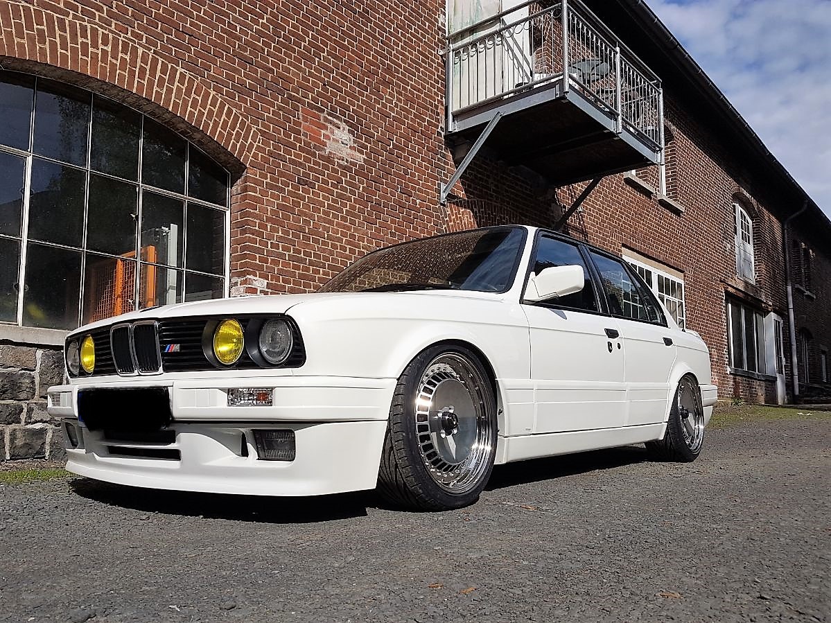 BMW 3er E30 mit 17 Zoll TH-Line