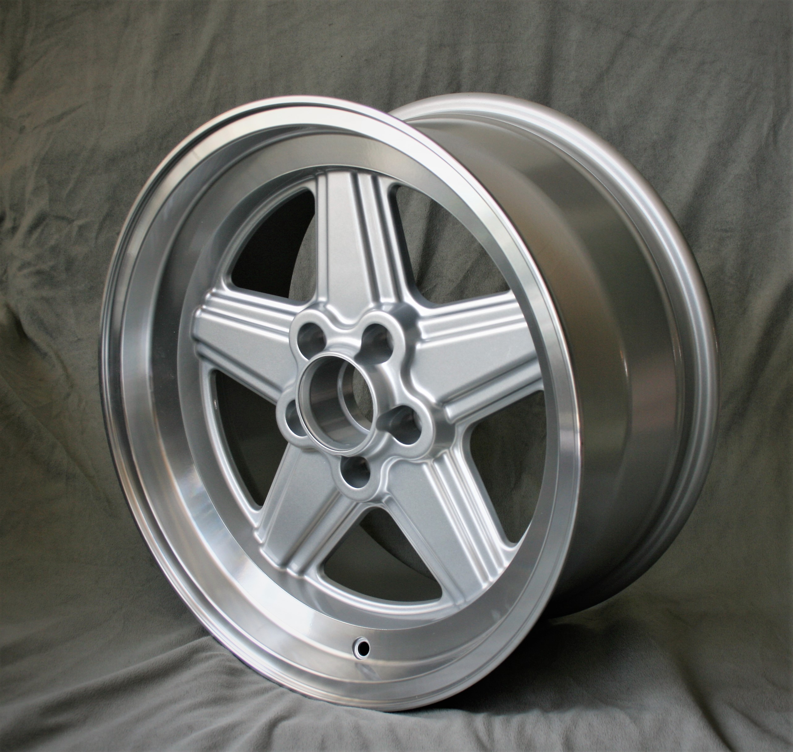 Design MB Penta 8x17