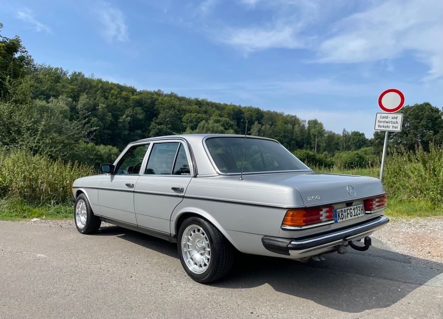 Mercedes 250 mit 
Barock Style Felgen 16 Zoll